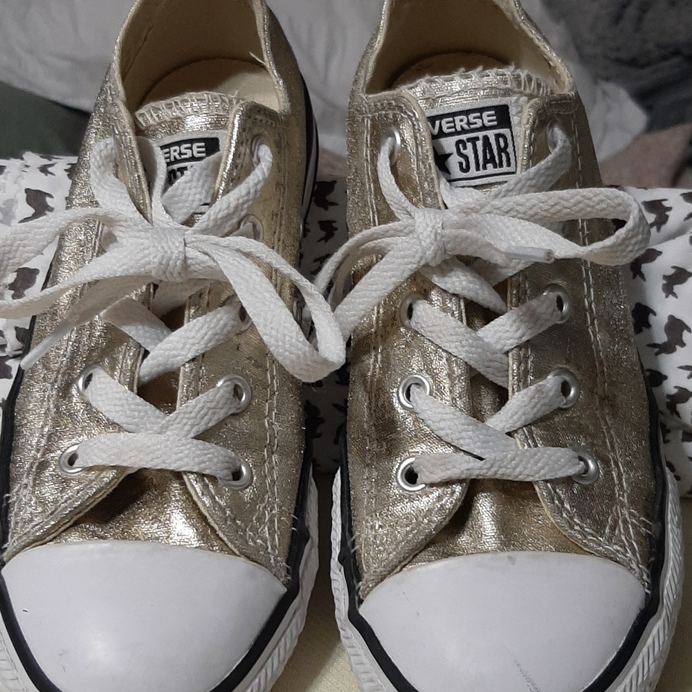 Girl sneakers shoes nine inches